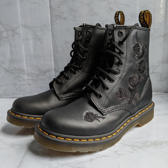 dr martens core mono